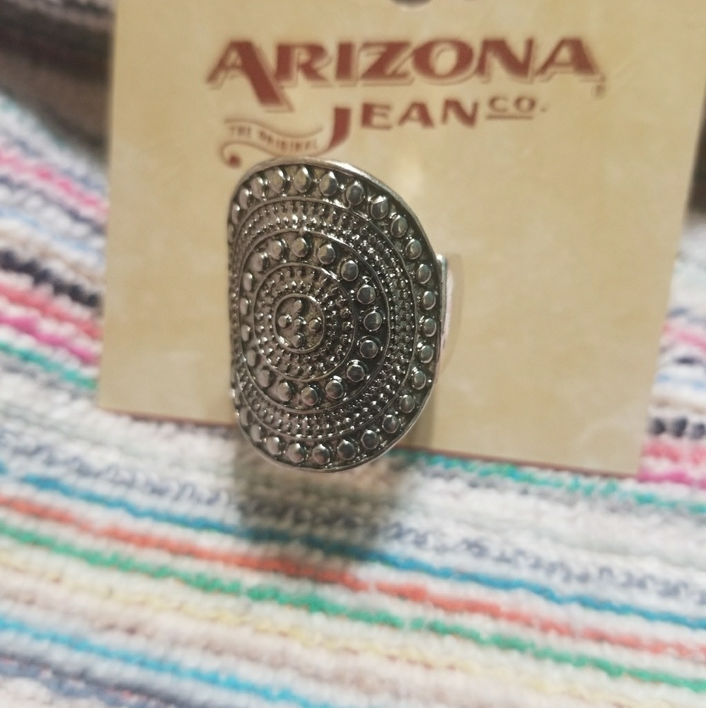 Arizona Jean Co. Round Medallion Ring